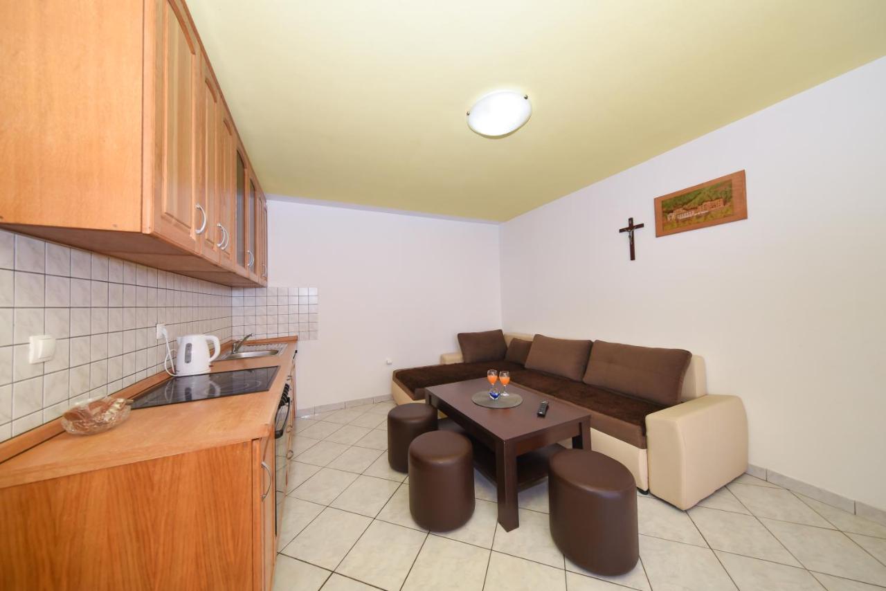 Apartments Krepo วีร์ ภายนอก รูปภาพ