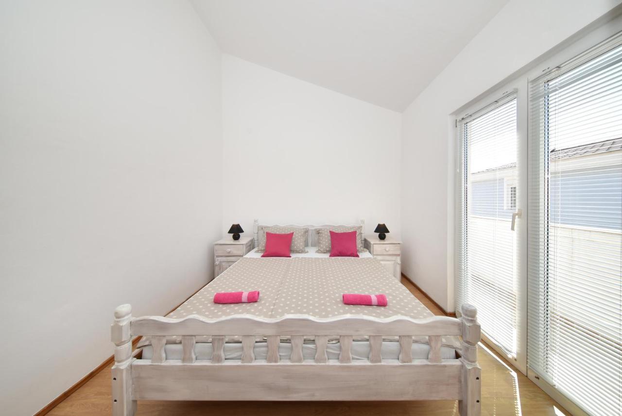 Apartments Krepo วีร์ ภายนอก รูปภาพ