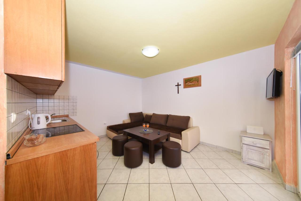 Apartments Krepo วีร์ ภายนอก รูปภาพ