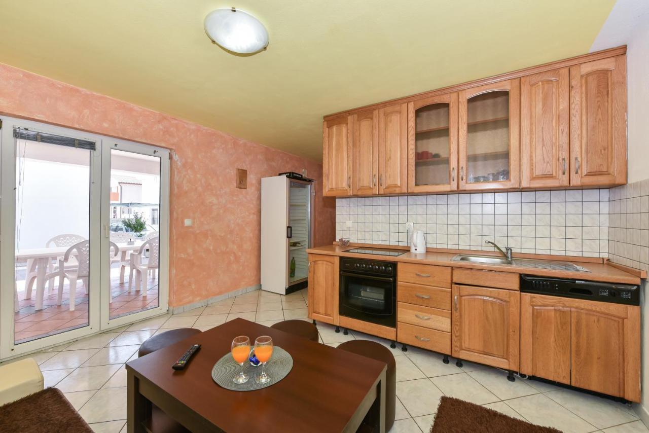 Apartments Krepo วีร์ ภายนอก รูปภาพ
