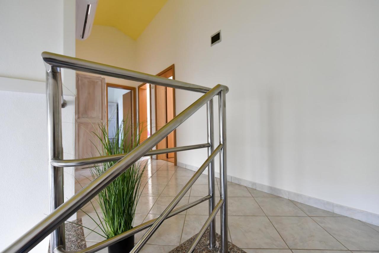 Apartments Krepo วีร์ ภายนอก รูปภาพ