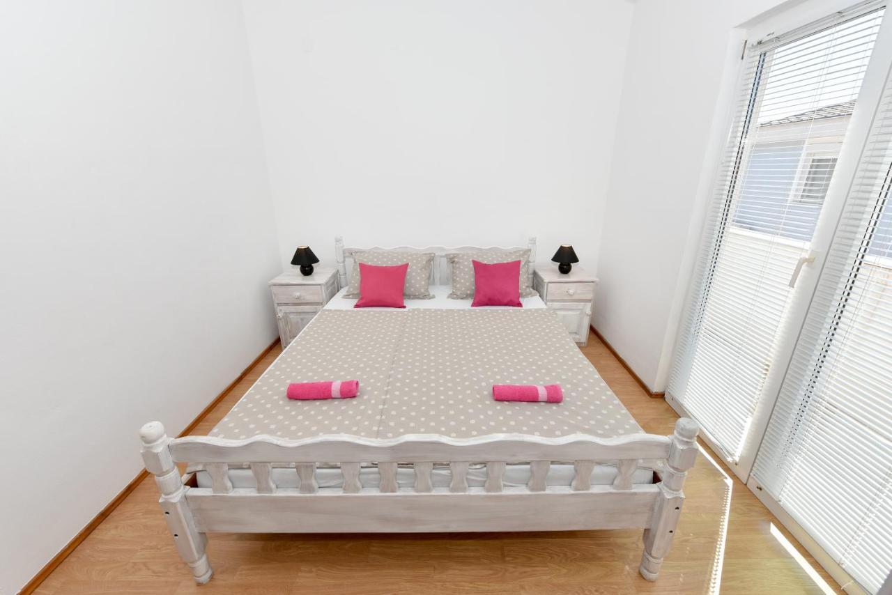 Apartments Krepo วีร์ ภายนอก รูปภาพ