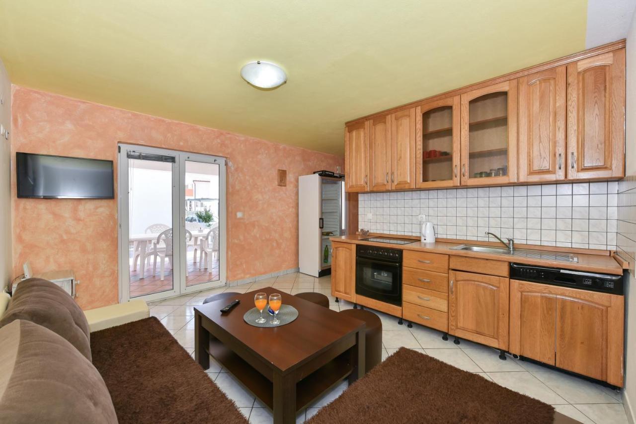 Apartments Krepo วีร์ ภายนอก รูปภาพ