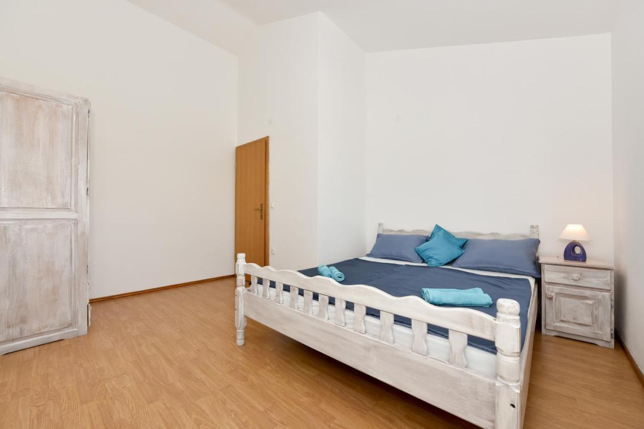 Apartments Krepo วีร์ ภายนอก รูปภาพ