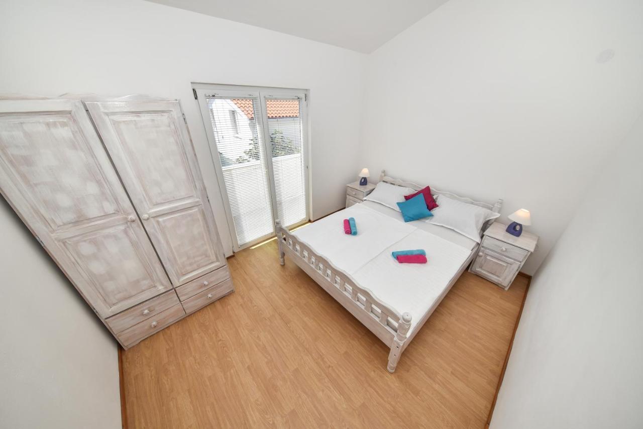 Apartments Krepo วีร์ ภายนอก รูปภาพ