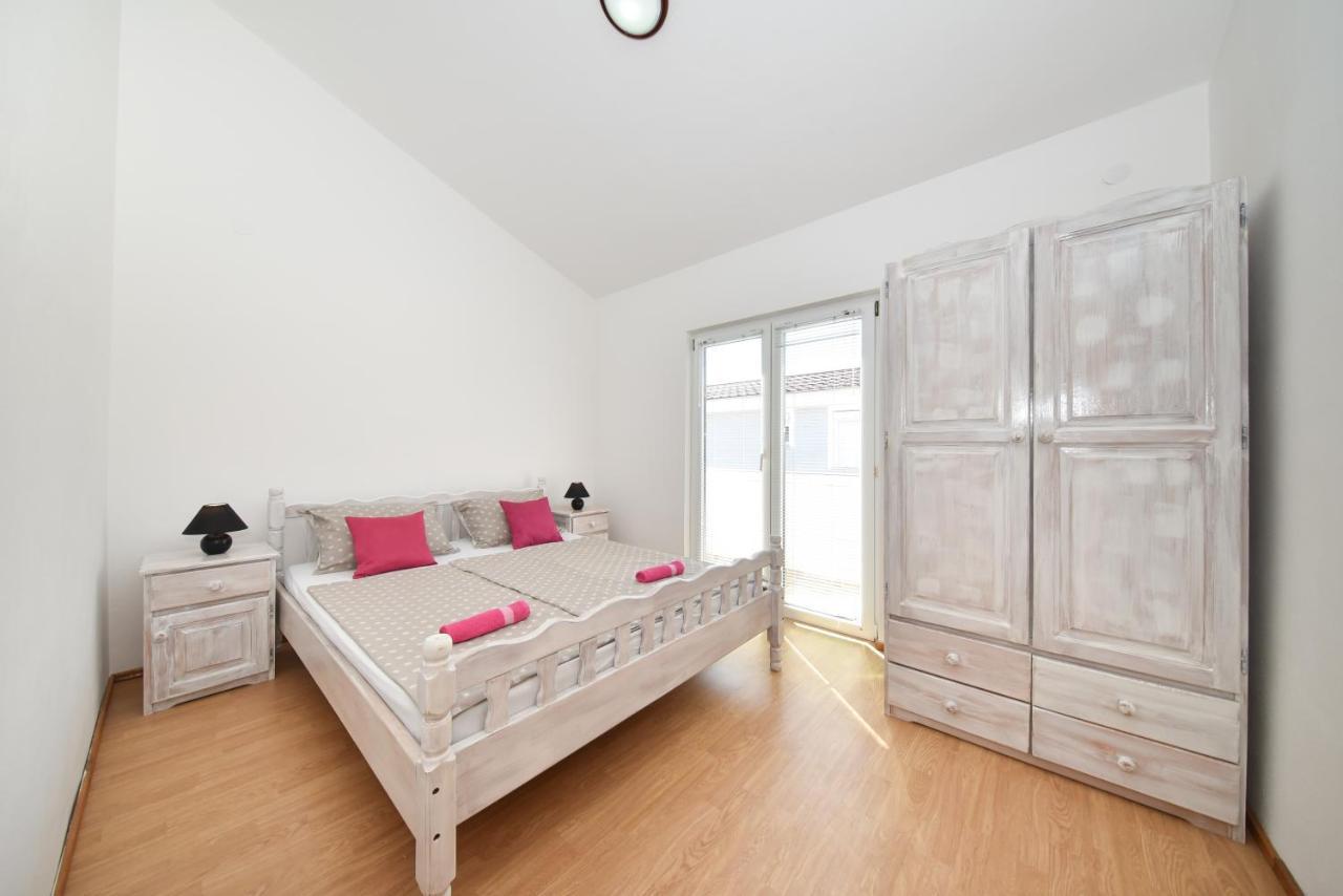 Apartments Krepo วีร์ ภายนอก รูปภาพ