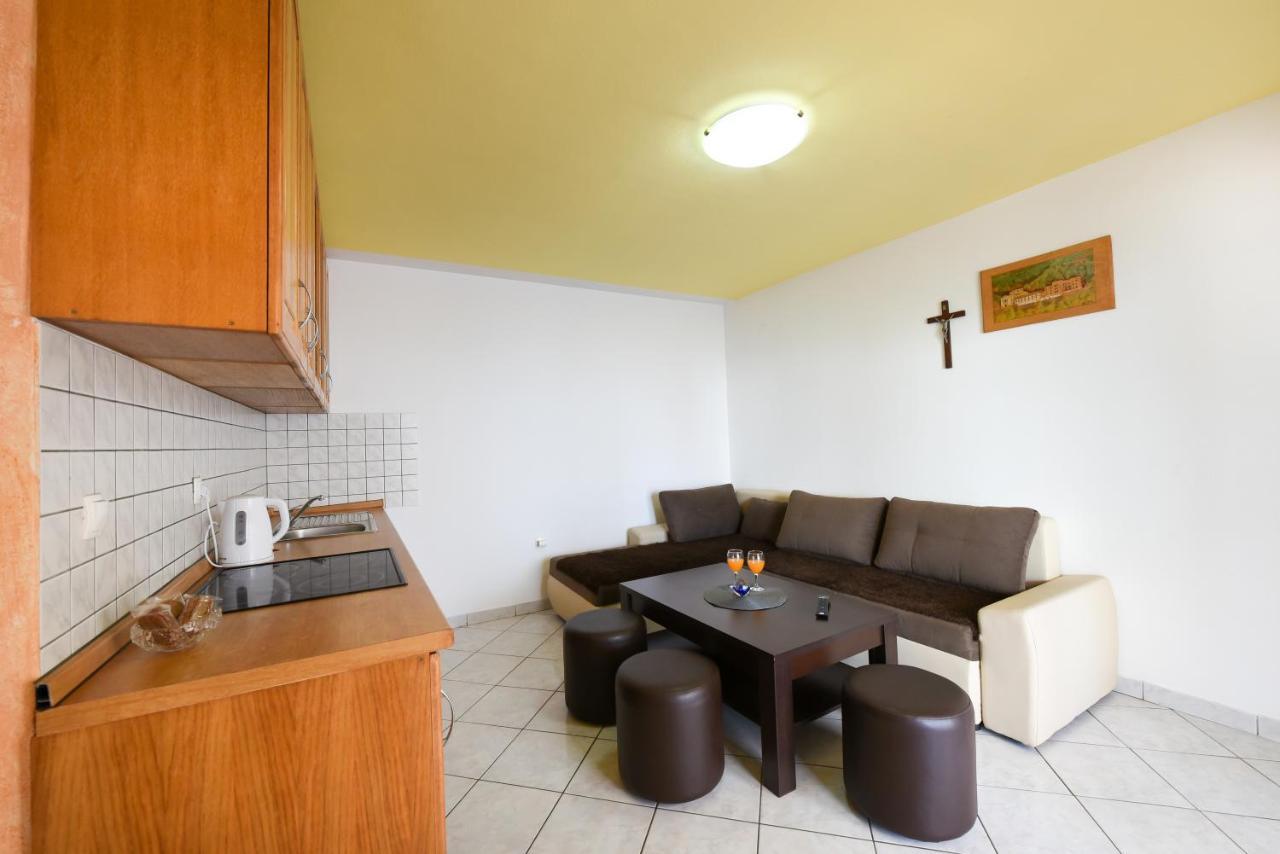 Apartments Krepo วีร์ ภายนอก รูปภาพ