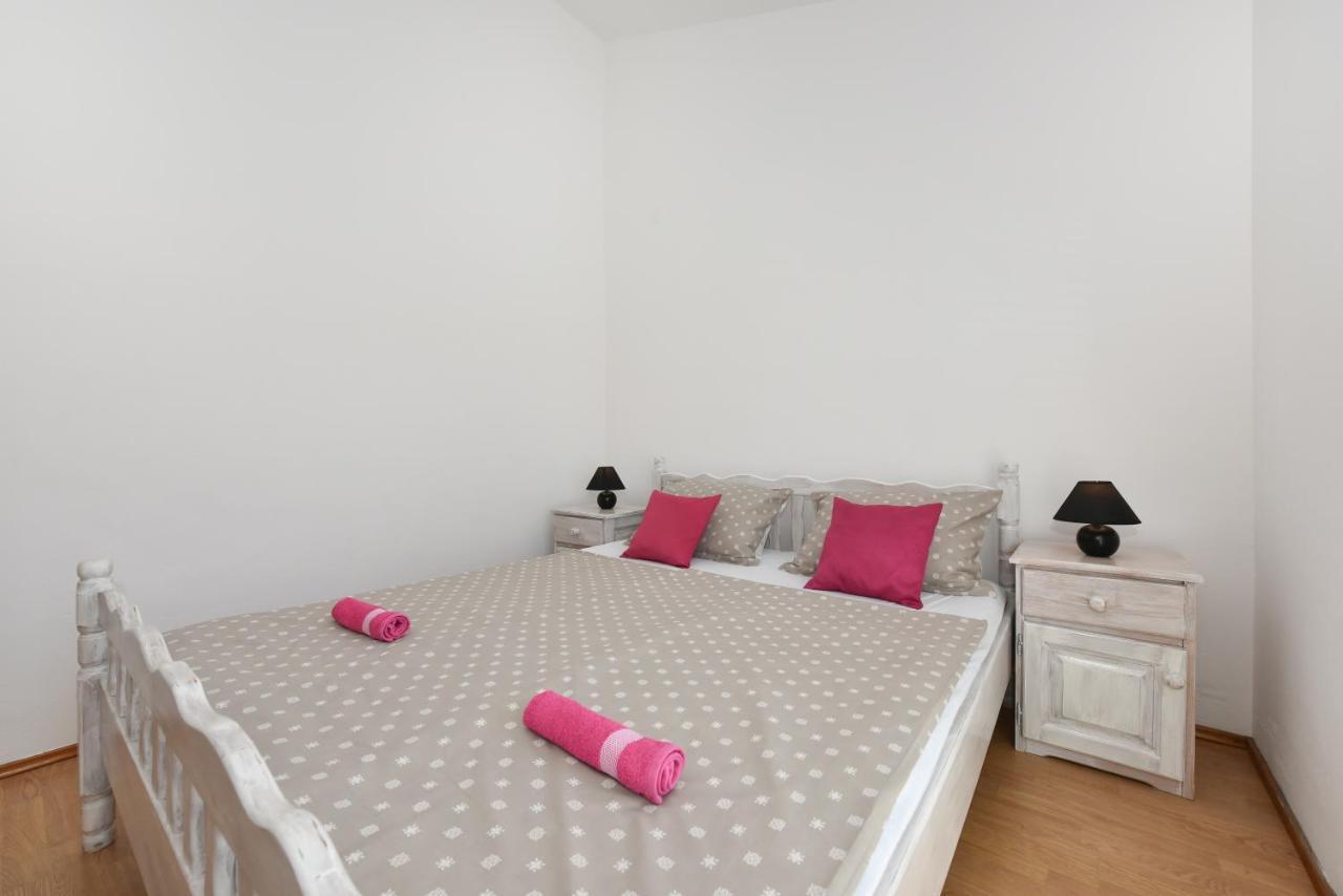 Apartments Krepo วีร์ ภายนอก รูปภาพ