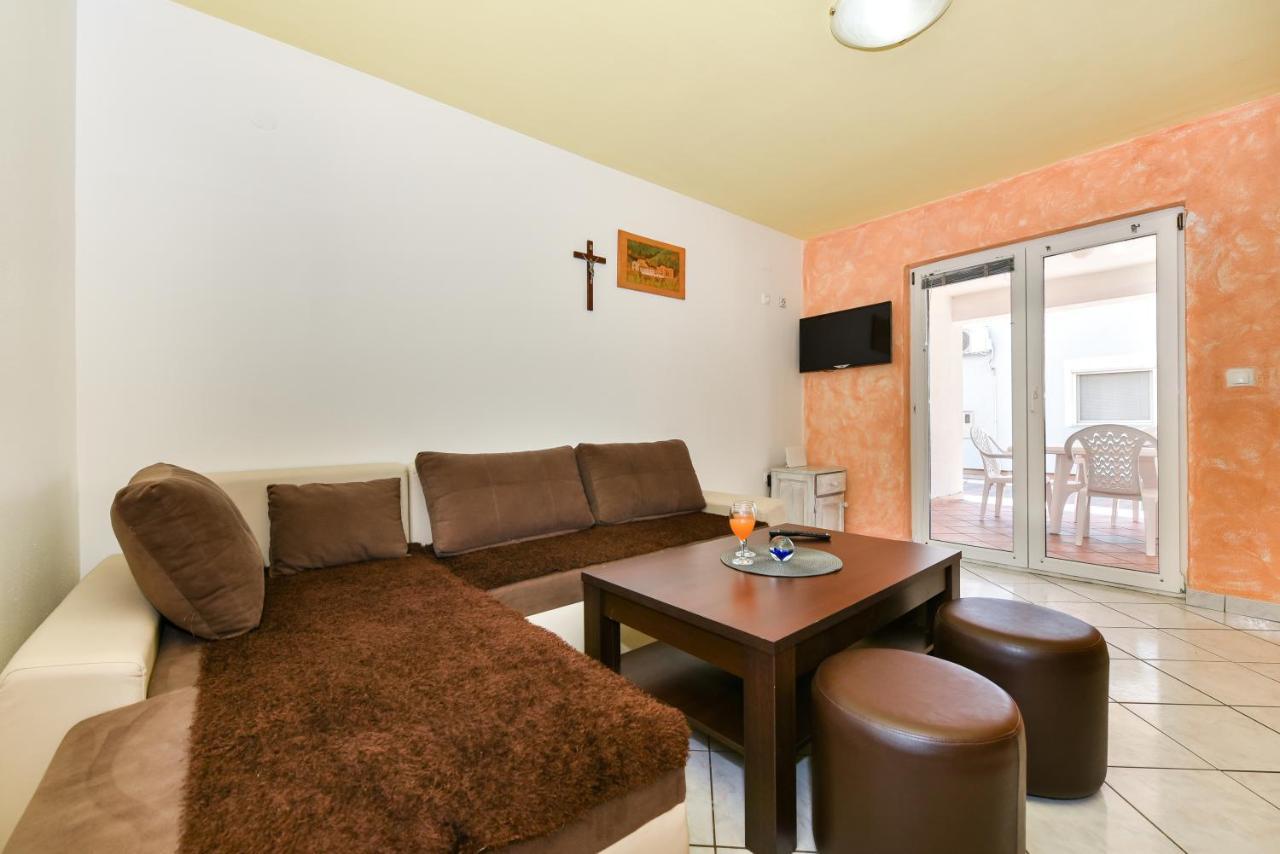 Apartments Krepo วีร์ ภายนอก รูปภาพ