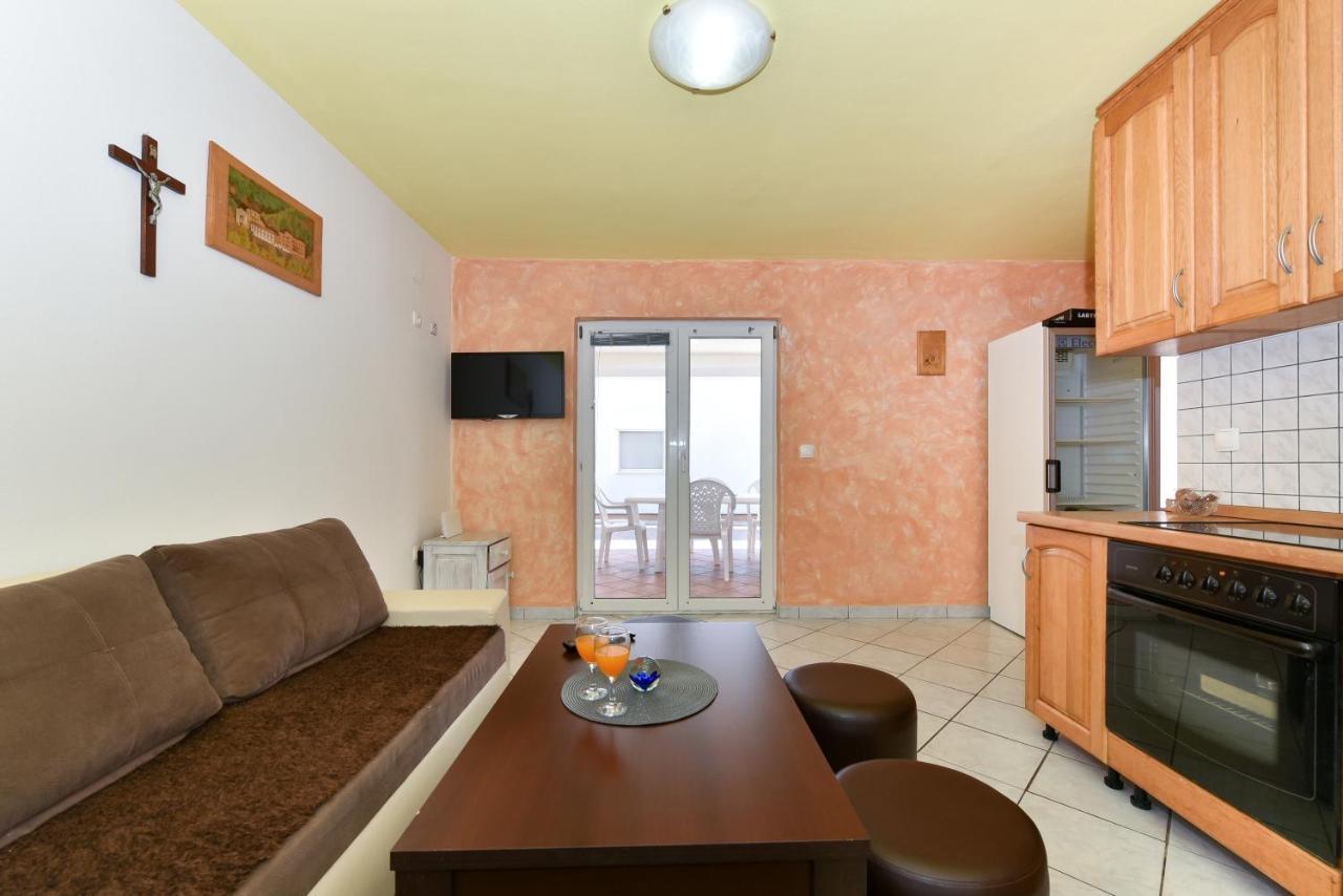 Apartments Krepo วีร์ ภายนอก รูปภาพ