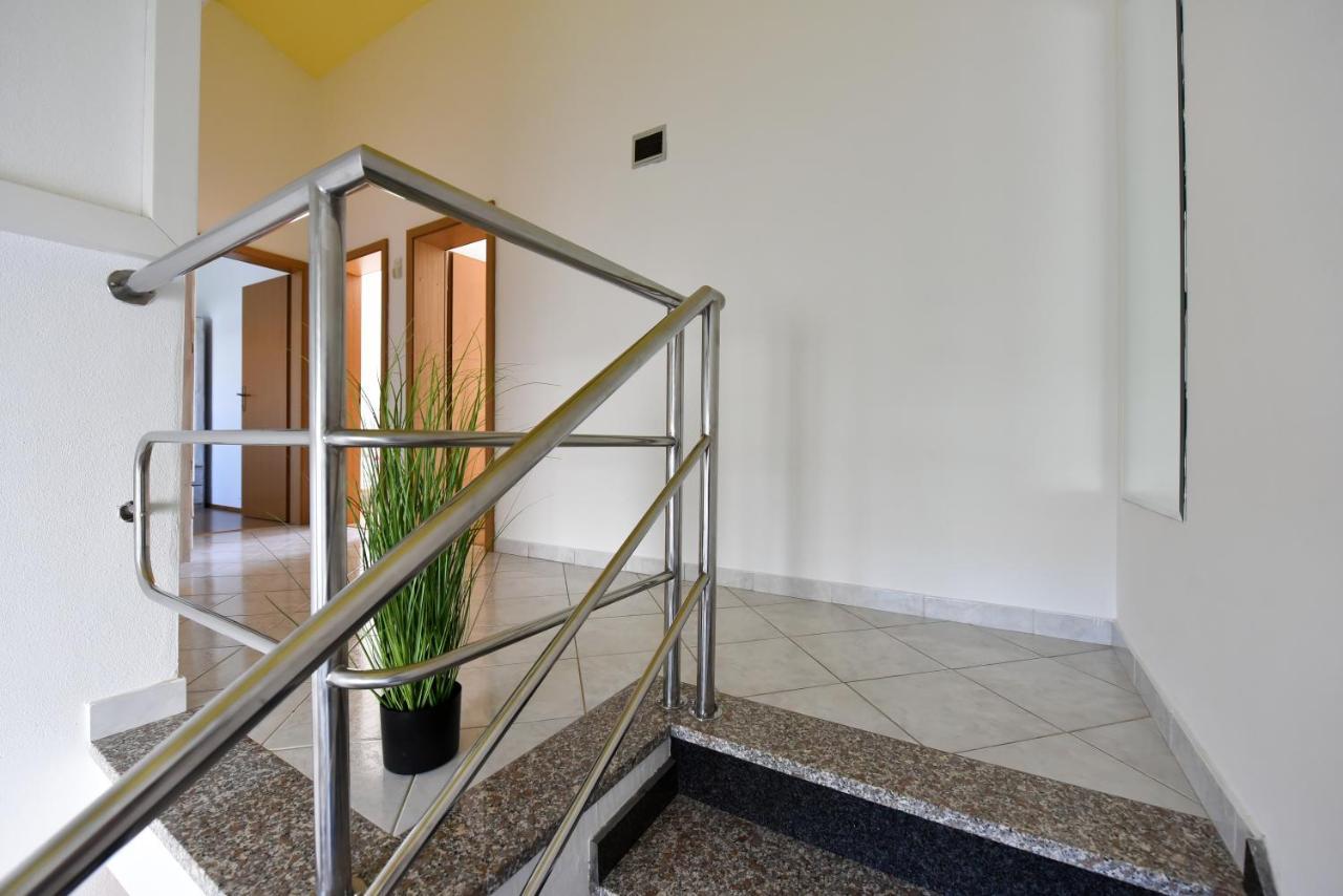 Apartments Krepo วีร์ ภายนอก รูปภาพ