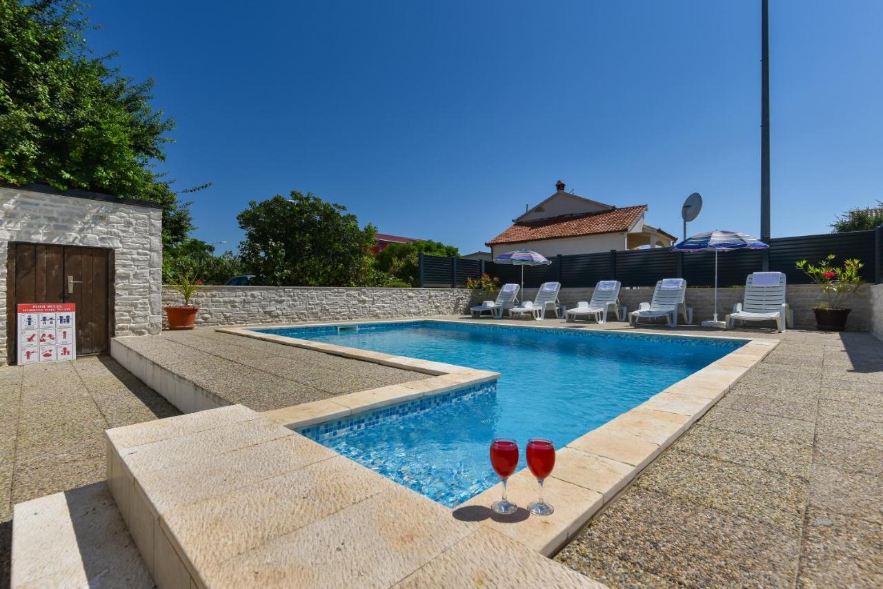 Apartments Krepo วีร์ ภายนอก รูปภาพ