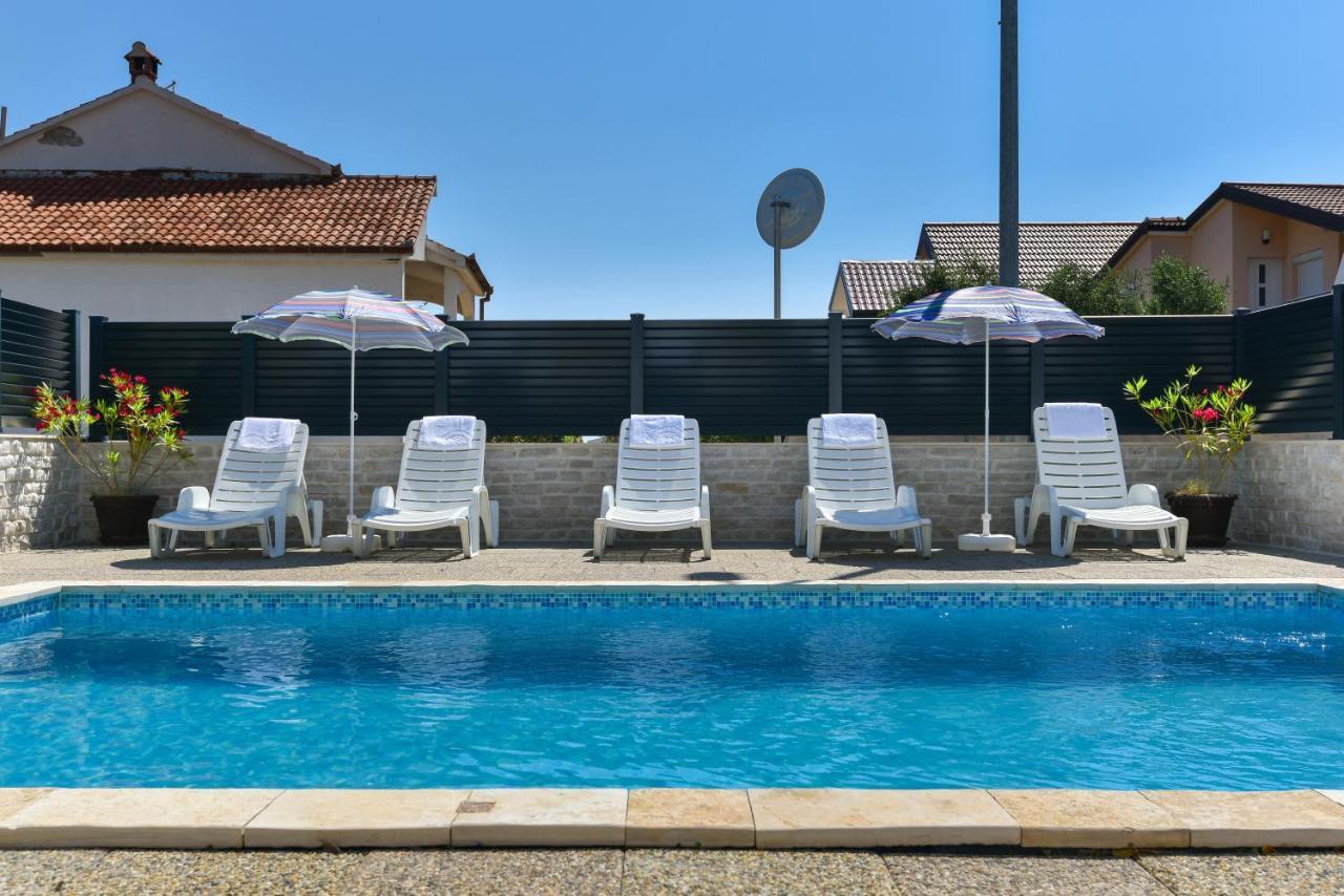 Apartments Krepo วีร์ ภายนอก รูปภาพ