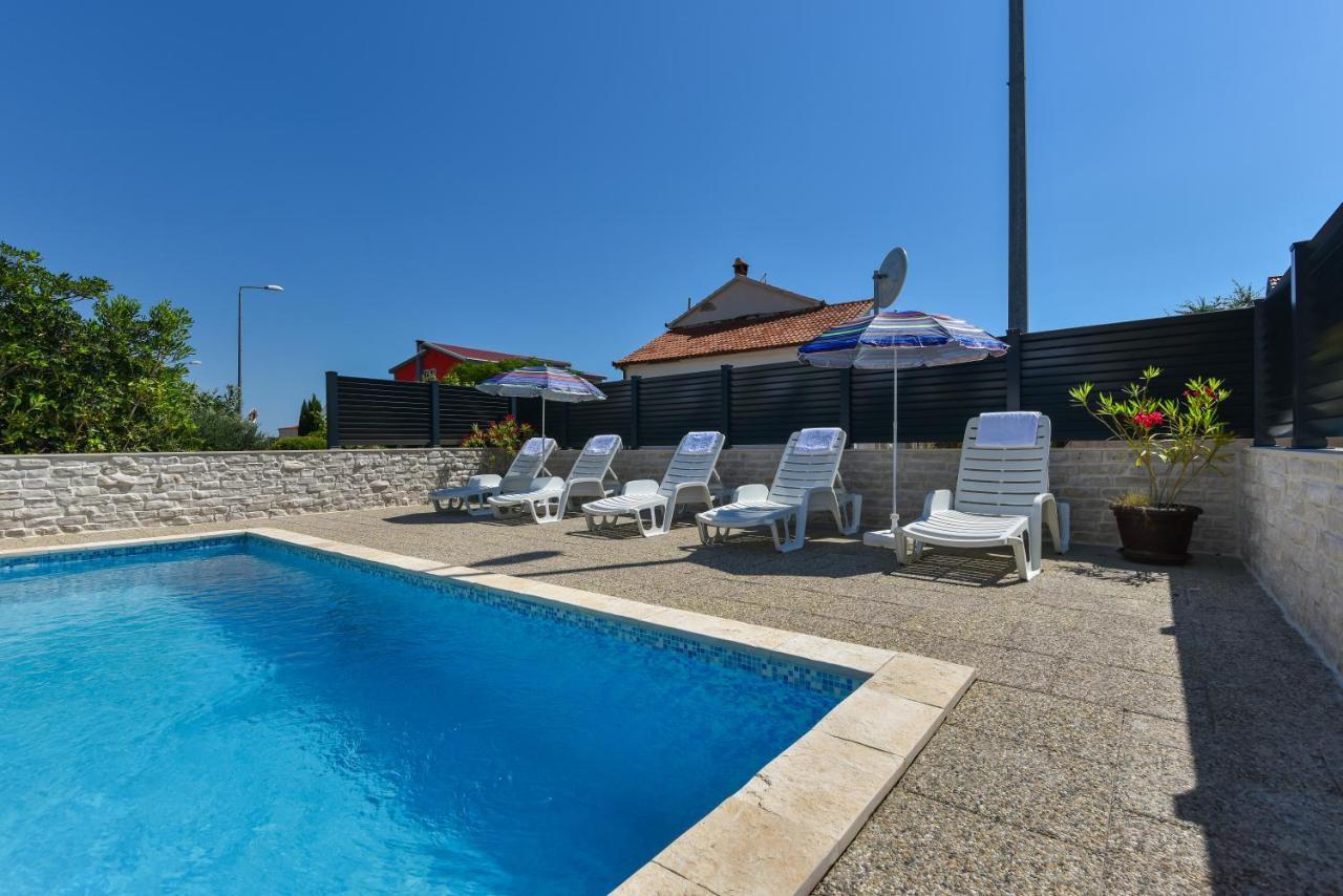 Apartments Krepo วีร์ ภายนอก รูปภาพ