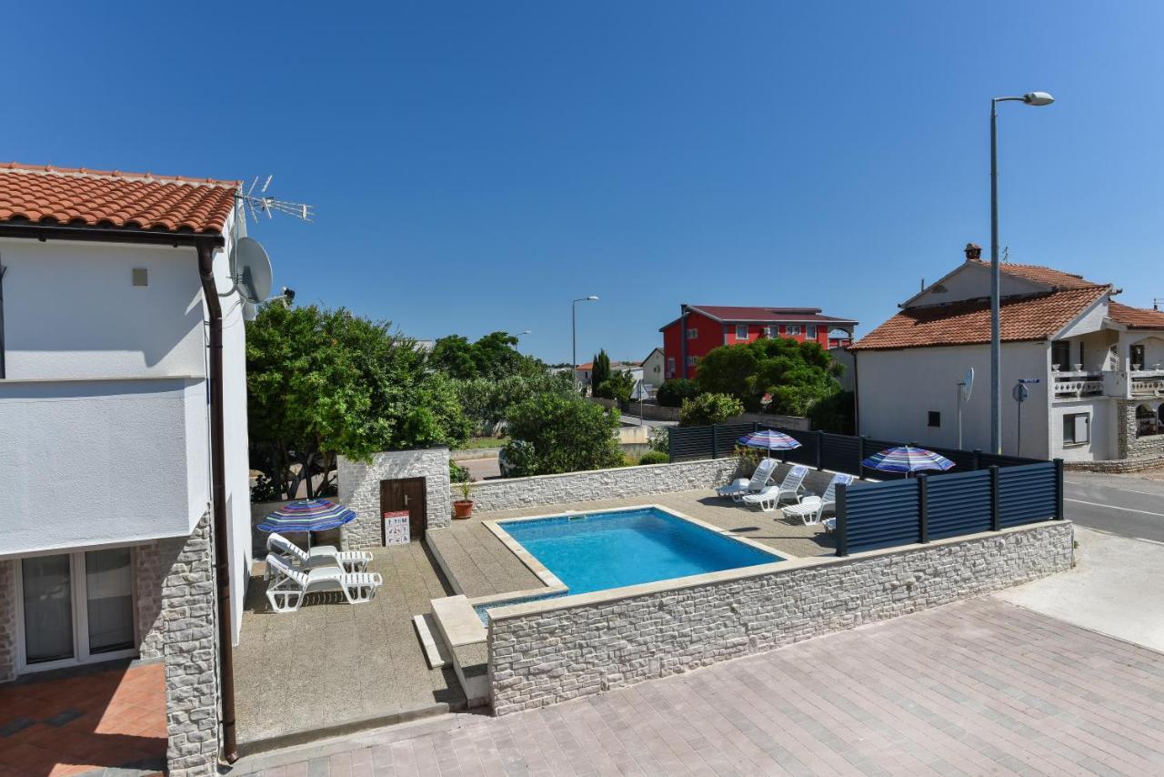 Apartments Krepo วีร์ ภายนอก รูปภาพ