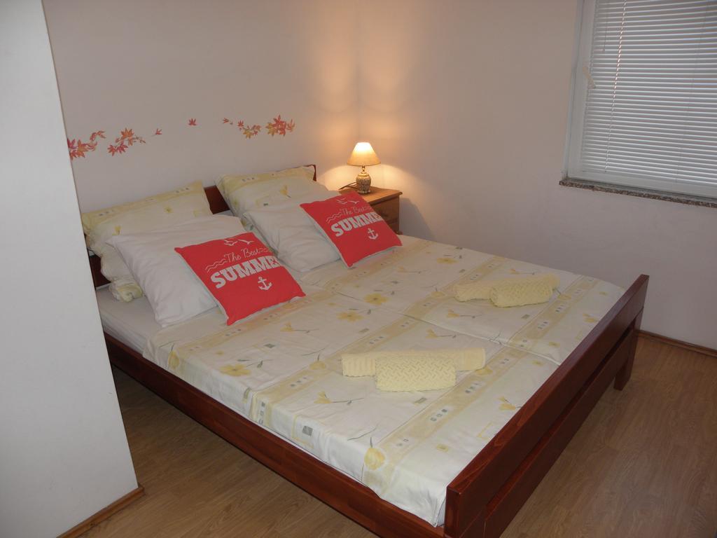 Apartments Krepo วีร์ ภายนอก รูปภาพ